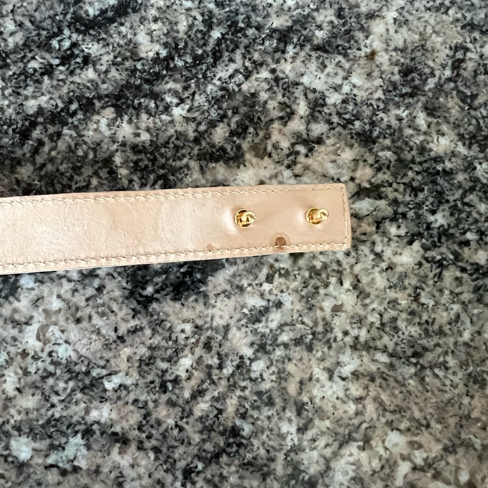 Gucci Bold Letter Leather Belt - Picture 6 of 6